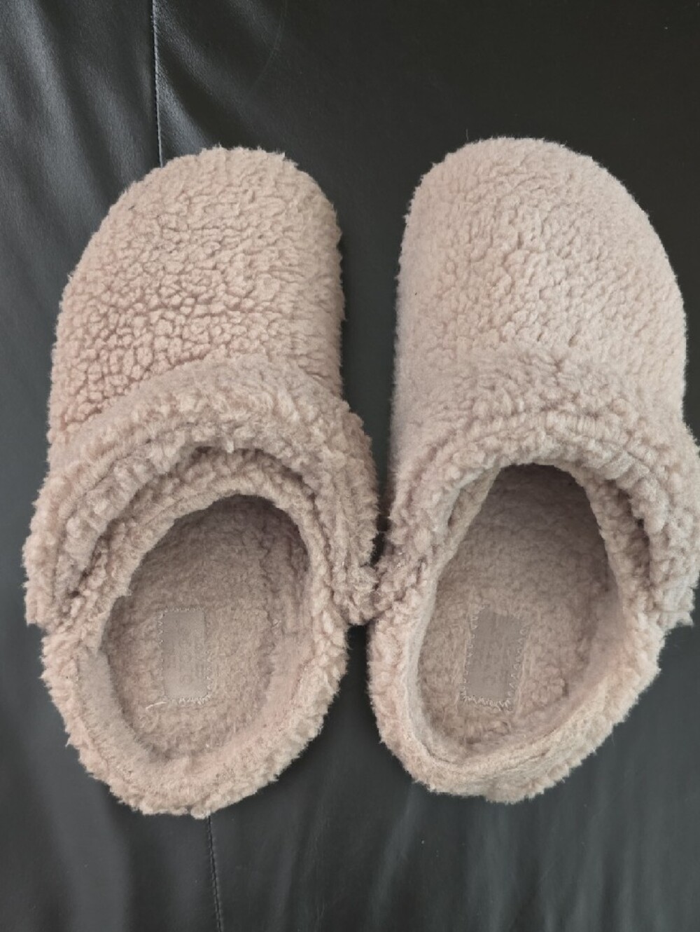 CROCS Plush Sherpa Slip-On Slippers in Khaki. Teddy Bear CROCS! - Picture 2 of 8